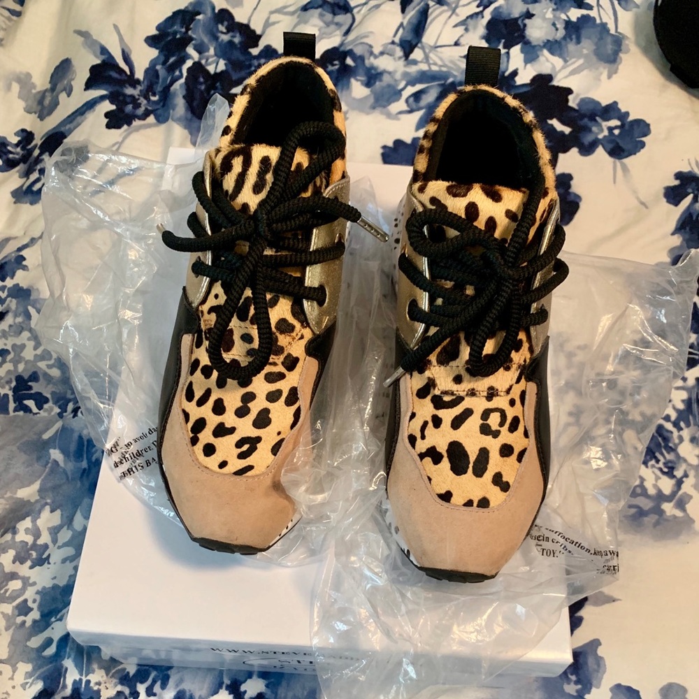 Ladies Steve Madden Sneakers size 6.5